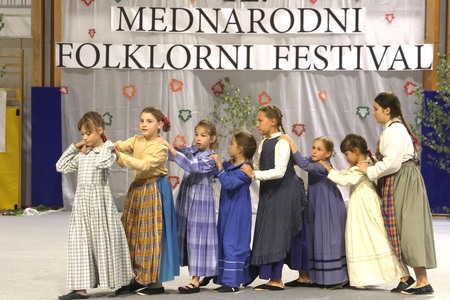 12 MEDNARODNI FOLKLORNI FESTIVAL 15 FOTO LJUBO VUKELIČ